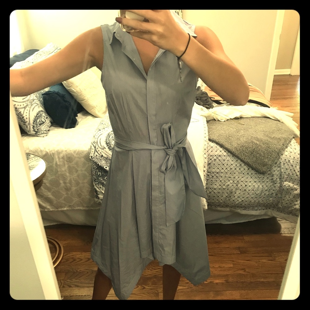 Fitted up top loose on bottom collared dress!